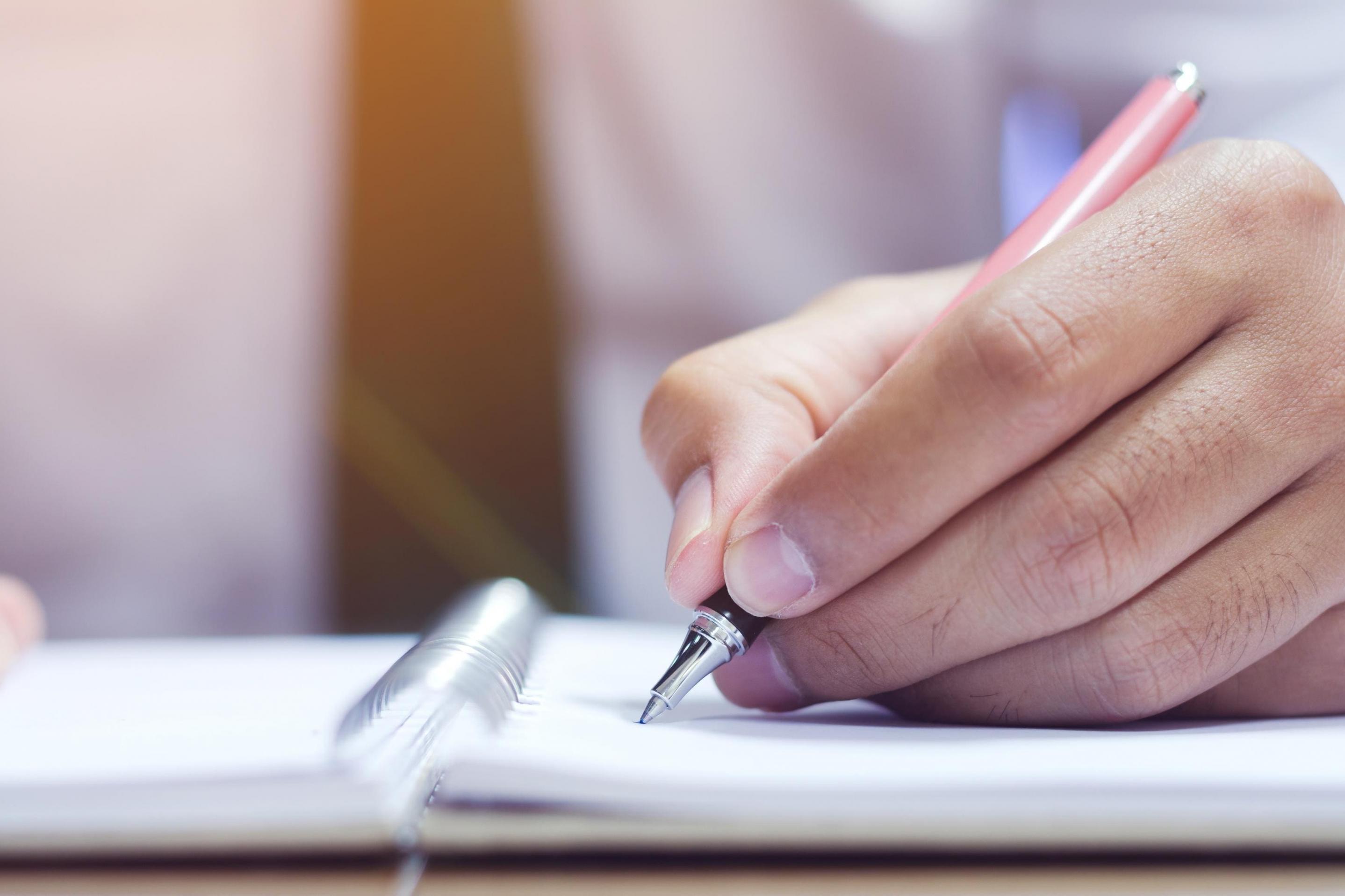 Professionelle Weiterbildungssituation mit engagierten Teilnehmern